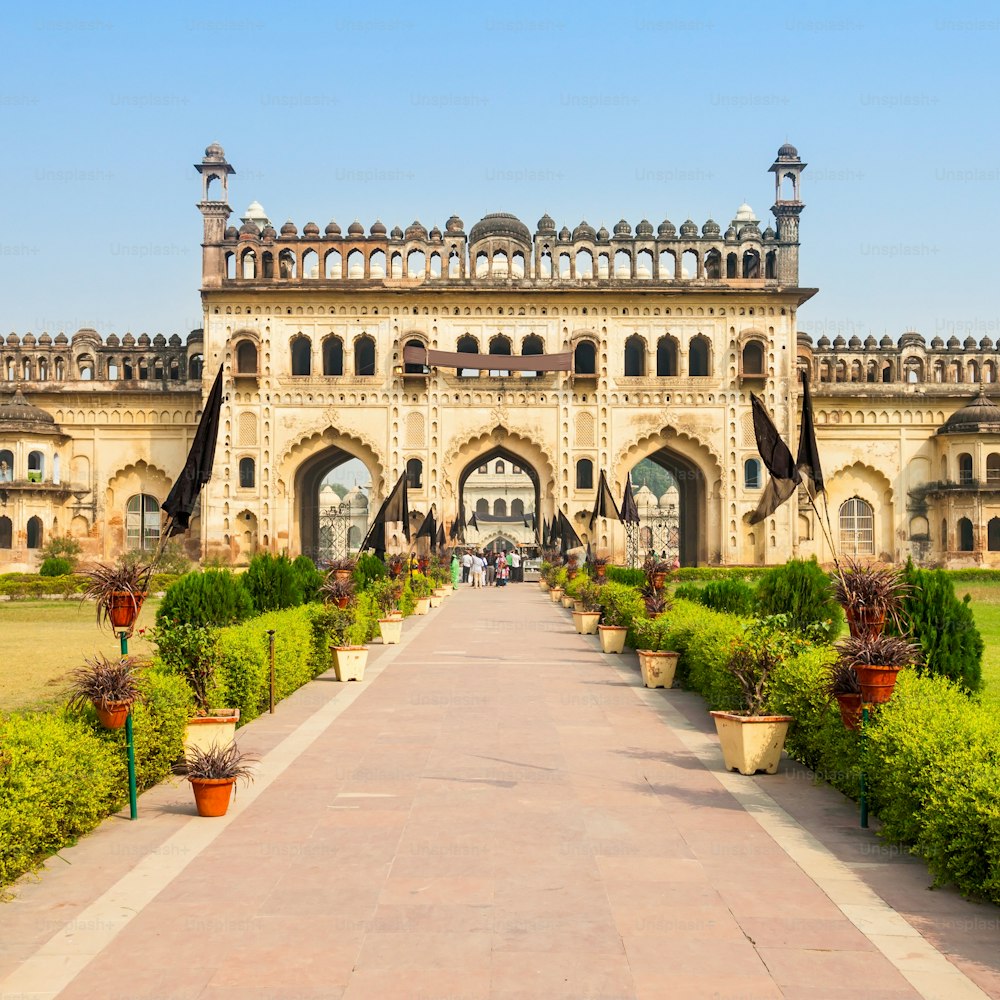Bara Imambara é um complexo de imambara em Lucknow, Uttar Pradesh, na Índia