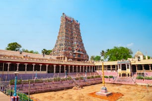 El templo Meenakshi Amman es un templo hindú histórico ubicado en la ciudad de Madurai en Tamil Nadu en la India