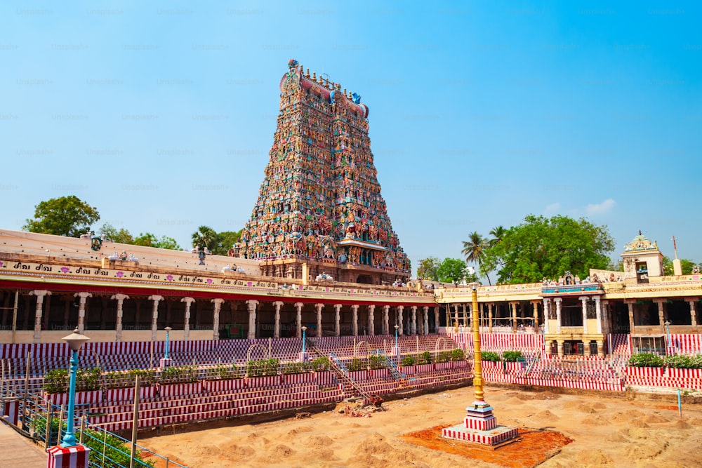 Der Meenakshi-Amman-Tempel ist ein historischer Hindu-Tempel in der Stadt Madurai in Tamil Nadu in Indien