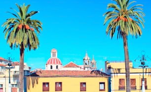 Cupola della chiesa di La Concepcion nella città spagnola di La Orotava in una giornata di sole