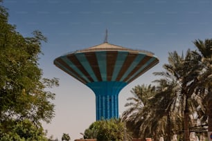 Eines der Erkennungsmerkmale und wichtigsten Wahrzeichen der Stadt, der Riader Wasserturm an der Wazir-Straße, wurde 1971 mit einer Füllmenge von 12.000 Kubikmetern errichtet