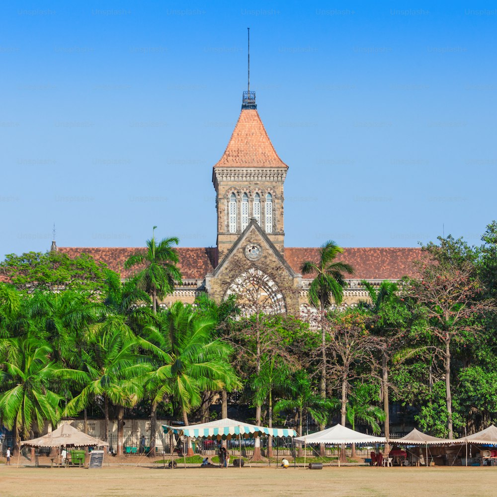 O Tribunal Superior de Bombaim em Mumbai é um dos mais antigos Tribunais Superiores da Índia