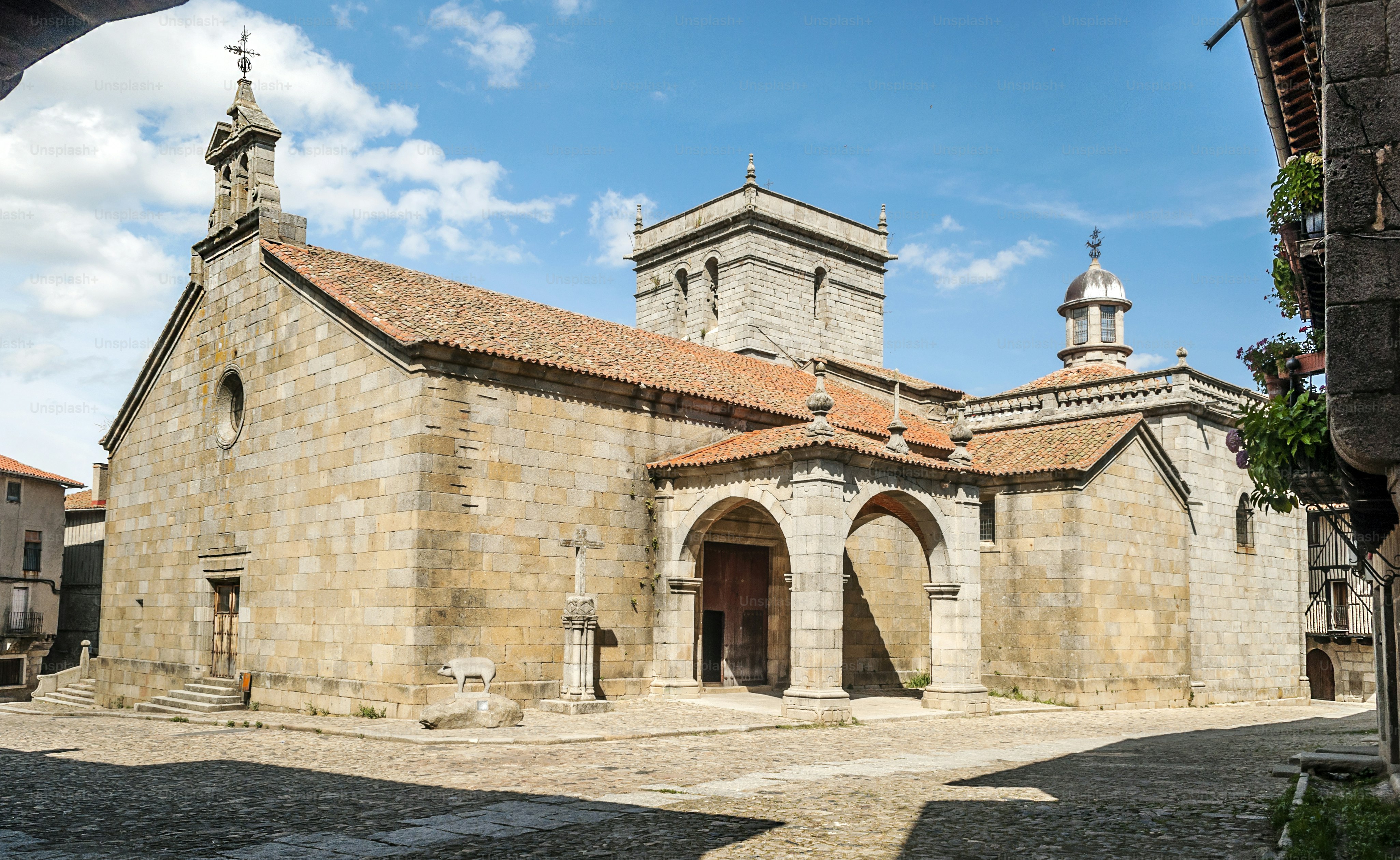 Village of La Alberca in Spain. La Alberca is a municipality and Spanish town in the province of Salamanca, in the autonomous community of Castilla y León. It is integrated into the region of the Sierra de Francia. It belongs to the judicial party of Ciudad Rodrigo and the Sierra de Francia Commonwealth.