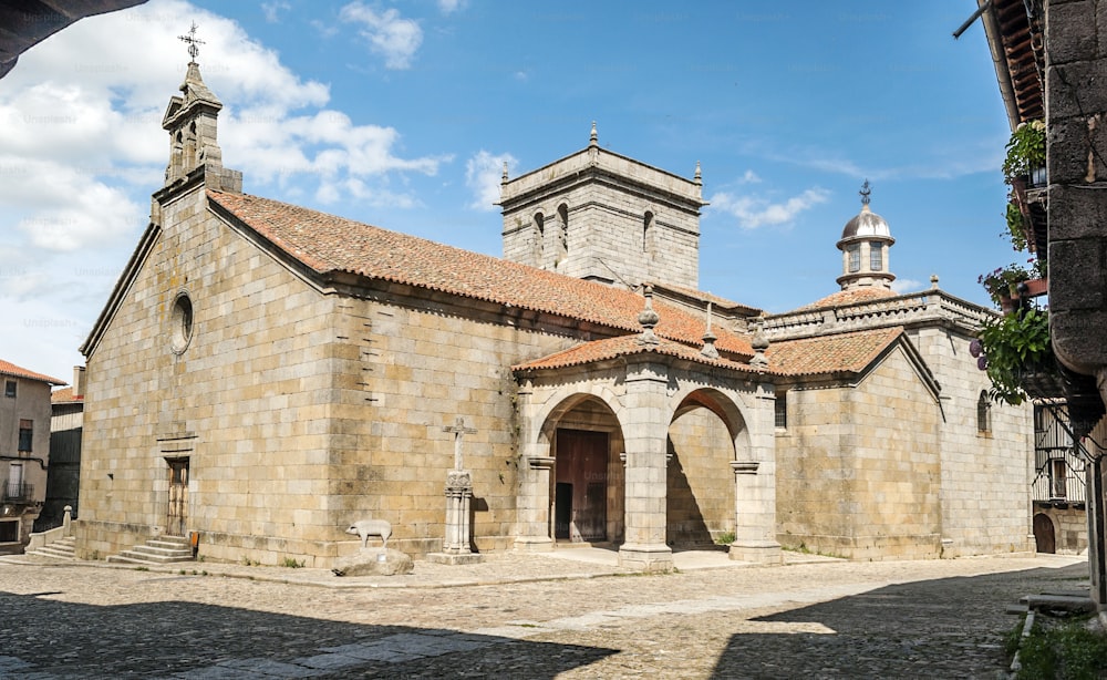 Village of La Alberca in Spain. La Alberca is a municipality and Spanish town in the province of Salamanca, in the autonomous community of Castilla y León. It is integrated into the region of the Sierra de Francia. It belongs to the judicial party of Ciudad Rodrigo and the Sierra de Francia Commonwealth.