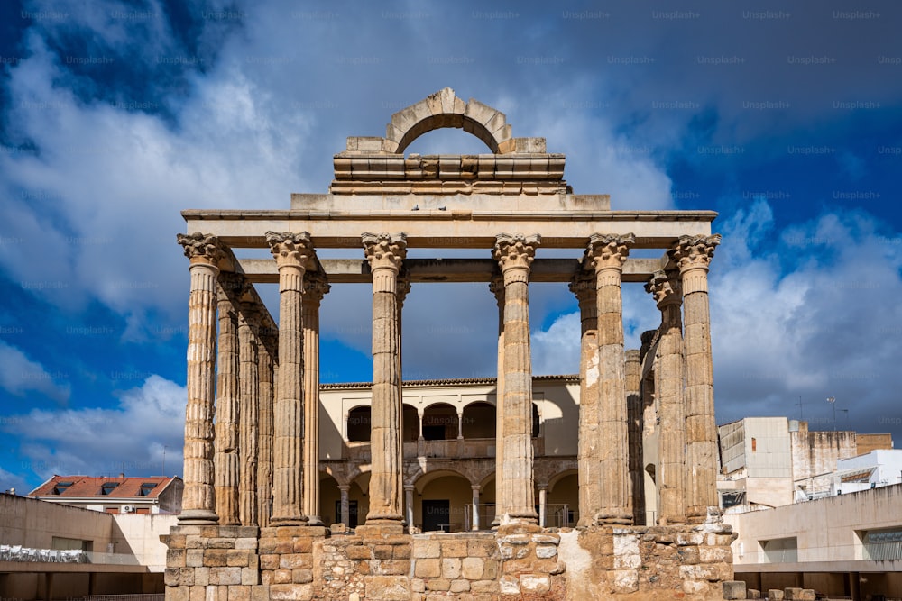 스페인의 Extremadura, Badajoz 지방의 Merida에있는 Diana의 로마 사원.