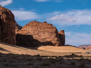 Al-ʿUla was the capital of the ancient Lihyanites (Dedanites). Jabal Ikmah contains hundreds of etched inscriptions acting as an open library for the Lihyanic and Dadanitic cultures. The walled city of Al-'Ula is packed with mud-brick and stone houses.