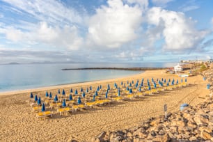 praia fechada em Playa Blanca, Lanzarote sem pessoas