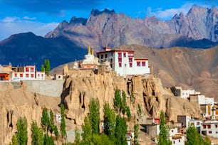 Le monastère de Lamayuru ou Gompa est un monastère bouddhiste de style tibétain situé dans le village de Lamayuru au Ladakh, dans le nord de l’Inde