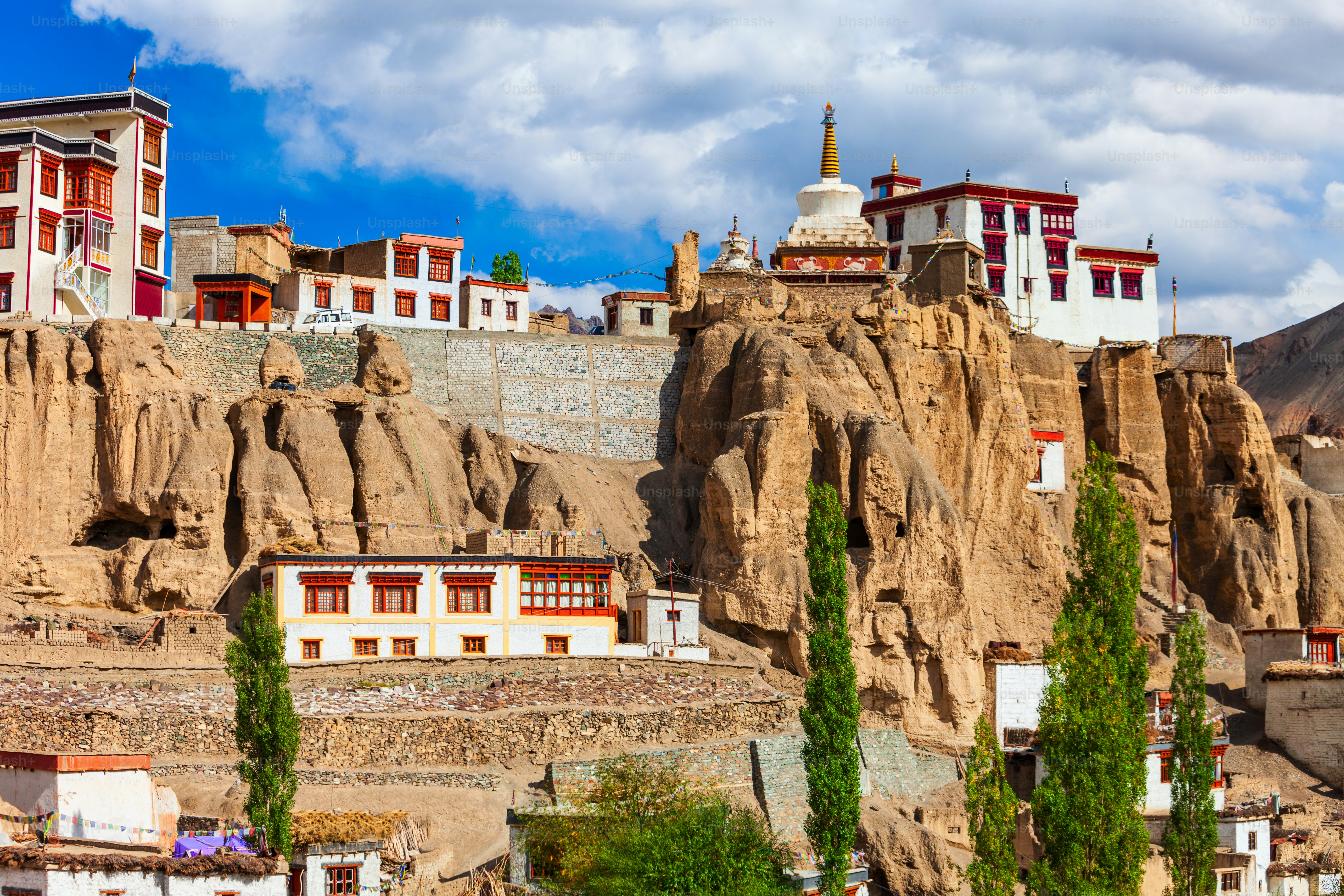 Biara Lamayuru atau Gompa adalah biara Buddha bergaya Tibet di desa Lamayuru di Ladakh, India utara