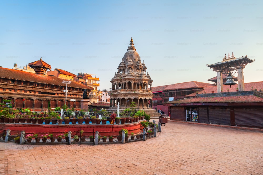ネパールのカトマンズのラリトプルのパタンダルバール広場またはパタン市のチャシンデガクリシュナ寺院