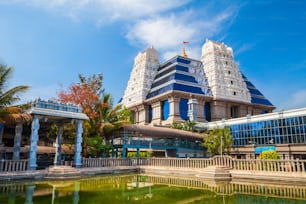 Le temple Sri Radha Krishna est situé à Bangalore en Inde, l’un des plus grands temples ISKCON au monde