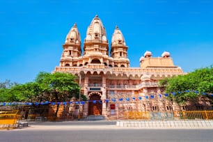 O Templo de Chhatarpur ou Shri Aadya Katyayani Shakti Peetham é um templo hindu localizado na cidade de Delhi, na Índia