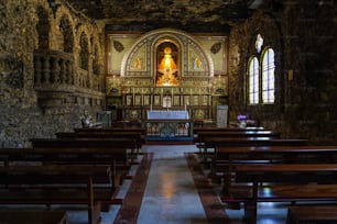 Intérieur du Sanctuaire de l’Espérance, Santuario de la Virgen de la Esperanza à Calasparra, région de Murcie en Espagne. Le sanctuaire est situé dans une grotte creusée dans la roche, à 6 km de Calasparra