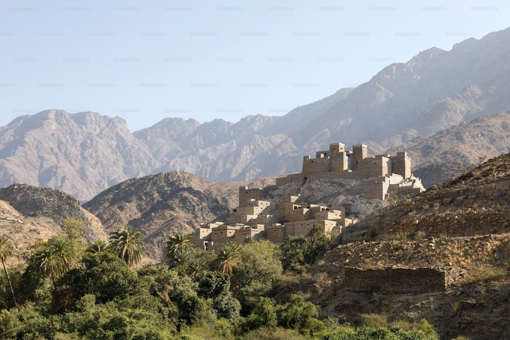El pueblo de Thee Ain en Al-Baha, Arabia Saudita, es un sitio patrimonial único que incluye antiguos edificios arqueológicos