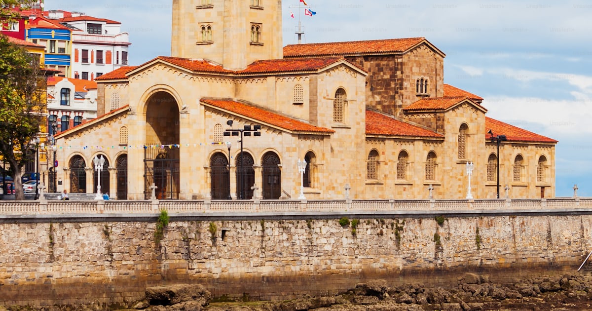 Foto zum Thema Die Kirche San Pedro Apostol oder Iglesia de San Pedro