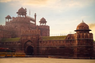 Porte de Lahori du fort rouge, Lal Qila, dans le vieux Delhi, Inde