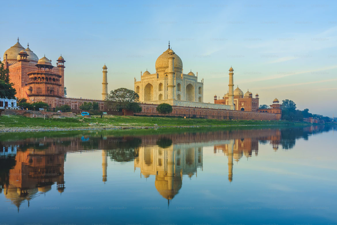 The rear view of the Taj Mahal overlooking the Yamuna River