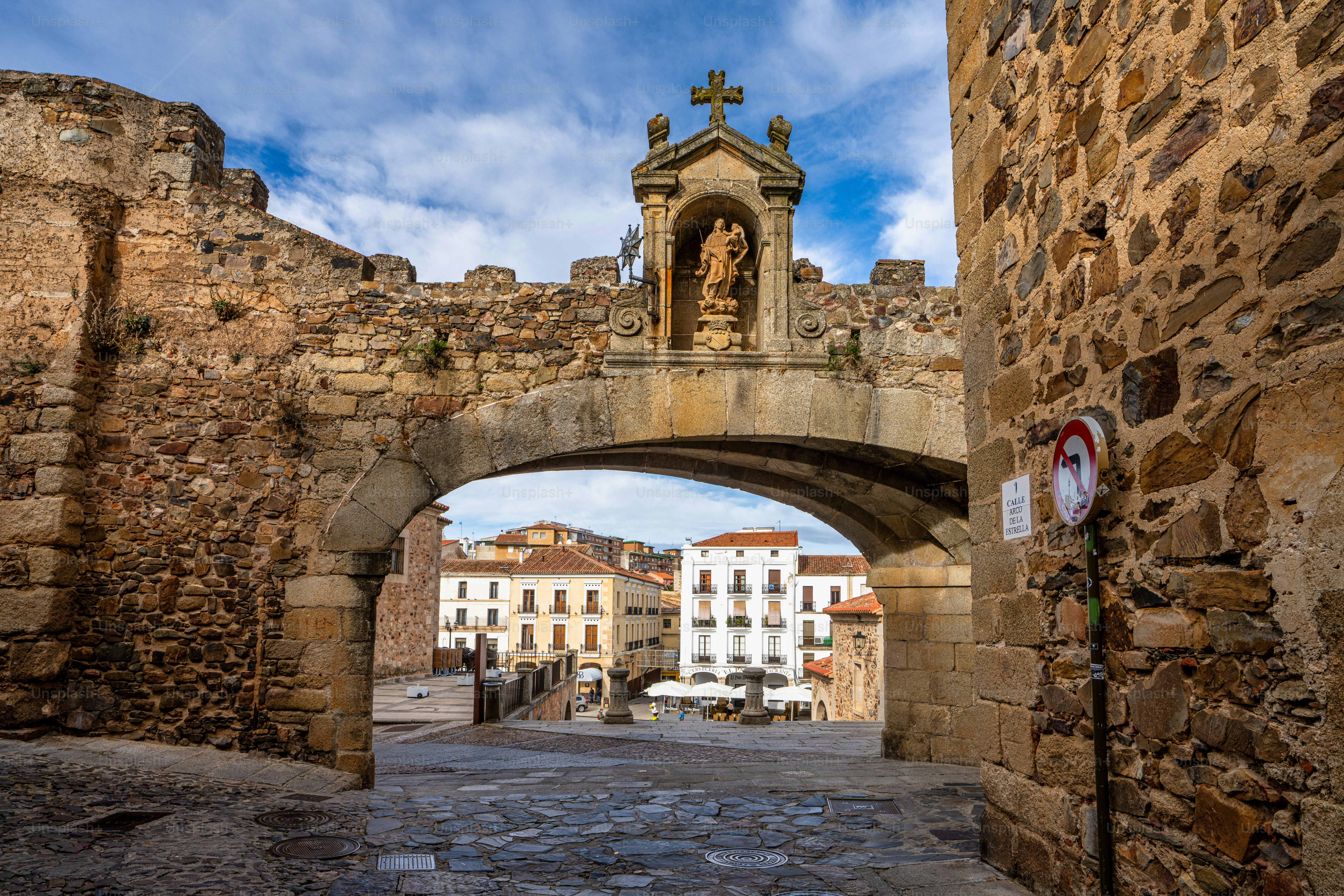 Arco de la Estrella, Arch of the Star overlooking the Main square of Caceres in Extremadura, Spain.