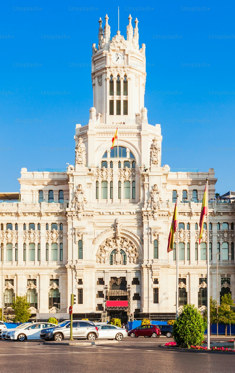 Der Kybele-Palast oder Palacio de Cibeles ist ein Palast an der Plaza de Cibeles im Stadtzentrum von Madrid, Spanien.