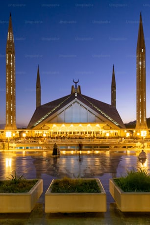 a vertical shot of the Shah Faisal Masjid Mosque in Islamabad, Pakistan at sunset