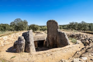 Dólmen de Lacara, câmara funerária. Antigo edifício megalítico perto de La Nava de Santiago, Extremadura. Espanha