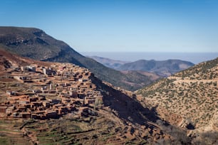 Un'inquadratura dall'alto delle bellissime montagne dell'Atlante a Marrakech, in Marocco