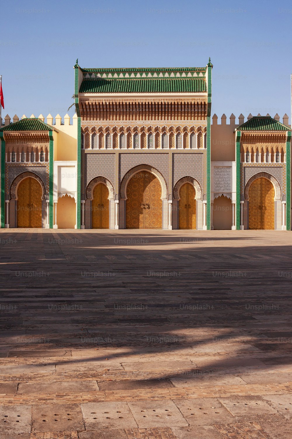 Vue extérieure du palais royal Dar al-Makhzen du roi du Maroc, ville de Fès, prise de vue verticale