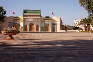 모로코 페스에 있는 왕궁 다르 알-마흐젠(Dar al-Makhzen)의 아름다운 사진