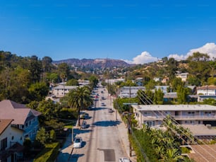 Vista aérea del distrito de letreros de Hollywood en Los Ángeles, EE. UU.