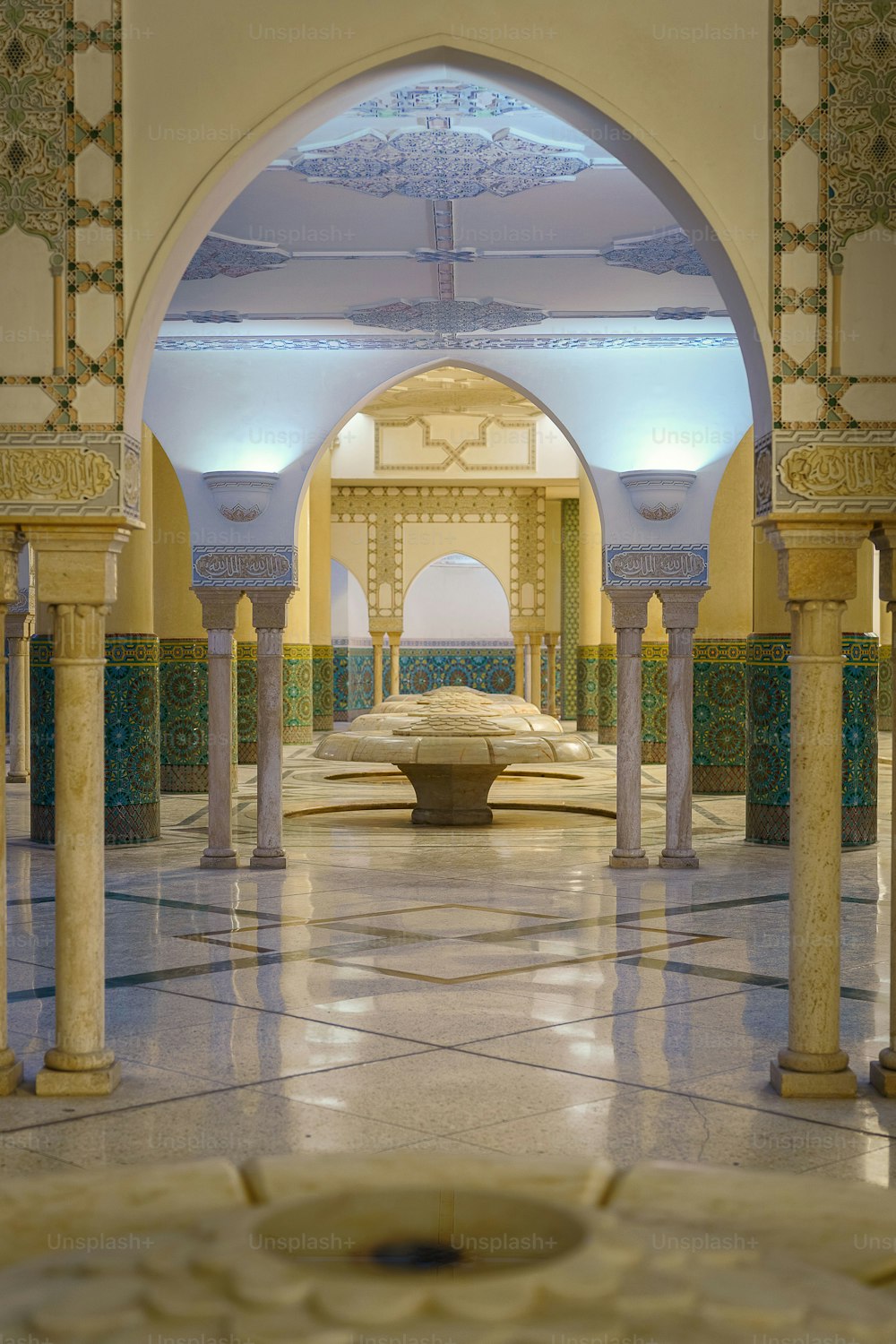 El interior de la mezquita Hassan II en Casablanca, Marruecos