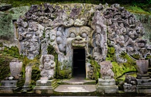 L'ingresso di un tempio a Bali, Indonesia
