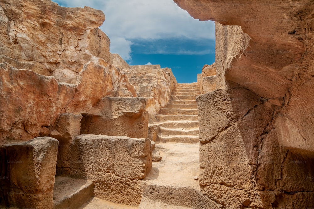 Une belle vue sur le site archéologique, les tombeaux des rois à Paphos, Chypre