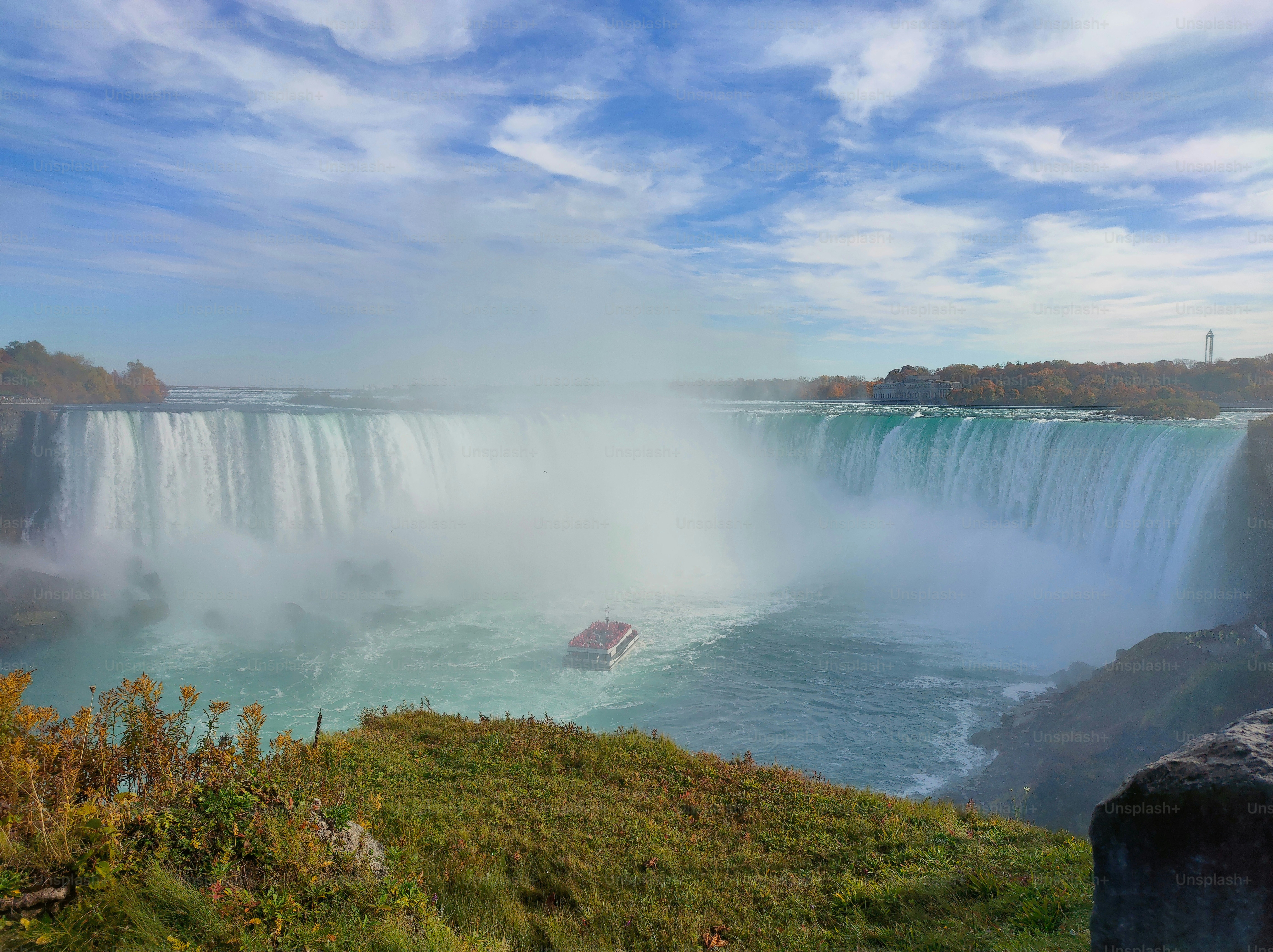A mesmerizing view of the world-famous Niagara Falls on the US and ...