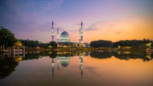 Le Shah Alam capturé au coucher du soleil, en Malaisie