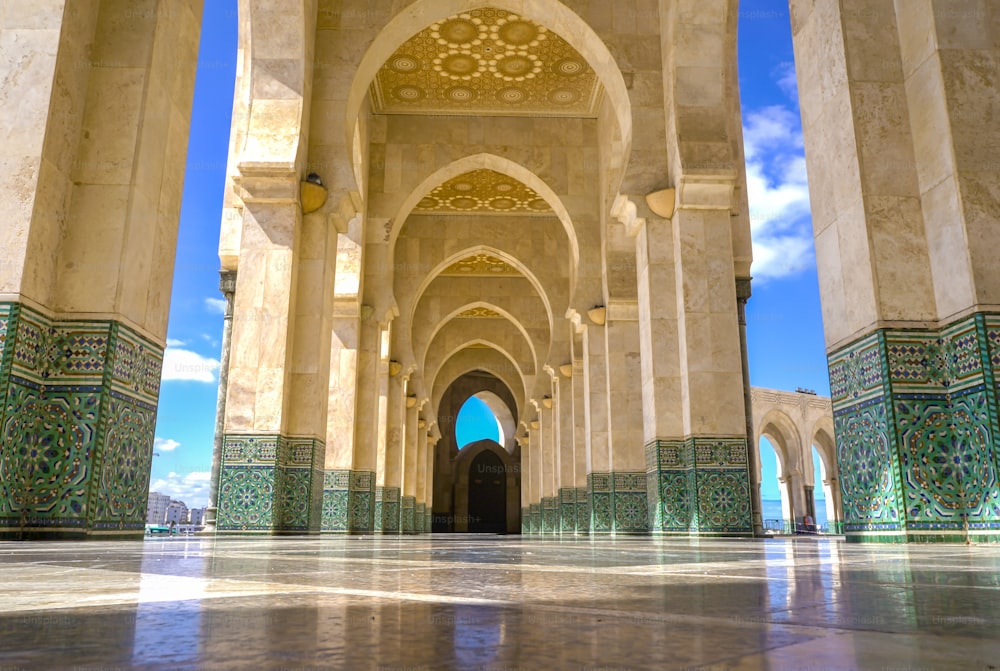 A famosa mesquita histórica Hassan II na cidade de Marraquexe, Marrocos
