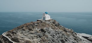 ギリシャのシフノスにある7人の殉教者の教会。