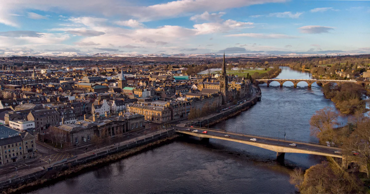 An aerial view of the city Perth in Scotland photo – City Image on Unsplash