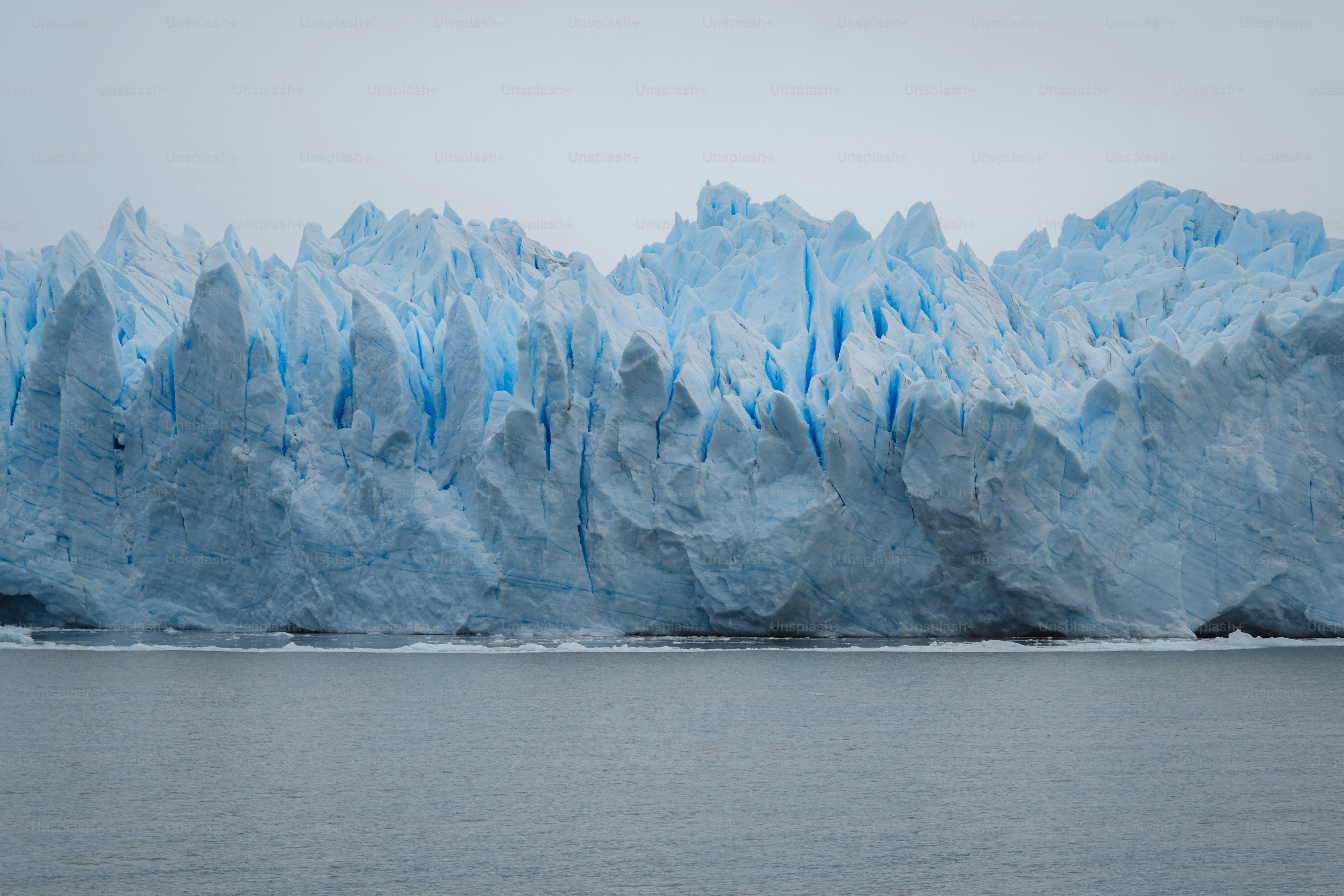 A beautiful shot of icebergs and glaciers in the water near snowy mountains in El Calafate, Argentina