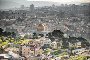 エルサレムのスカイラインとアルアクサモ��スクの美しい景色