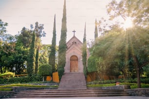 Eine Kirche auf dem Cerro de las Campanas in Querétaro, Mexiko