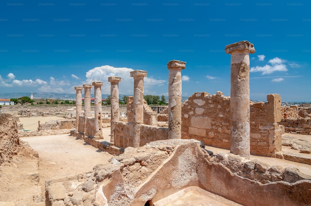 Uma bela vista das ruínas no Parque Arqueológico de Paphos, Chipre