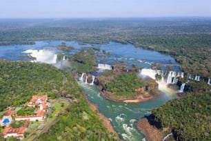 Vue en hélicoptère depuis le parc national des chutes d’Iguazú, en Argentine