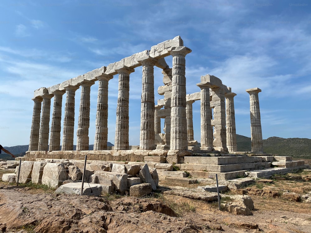 Eine schöne Aufnahme der historischen archäologischen Stätte von Sounion in Griechenland
