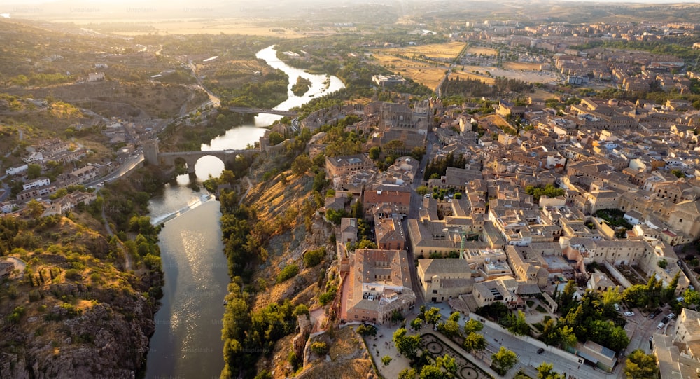 Das Stadtbild des historischen Toledo in Kastilien-La Mancha, das von der UNESCO zum Weltkulturerbe erklärt wurde, Spanien