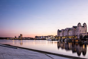 Il municipio a torri gemelle a Oslo, Norvegia al tramonto.