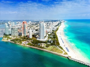 Une vue aérienne de la magnifique plage de South Miami Beach en Floride