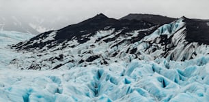 Una impresionante foto de Reikiavik en Islandia, que muestra la belleza helada y la naturaleza salvaje de la región