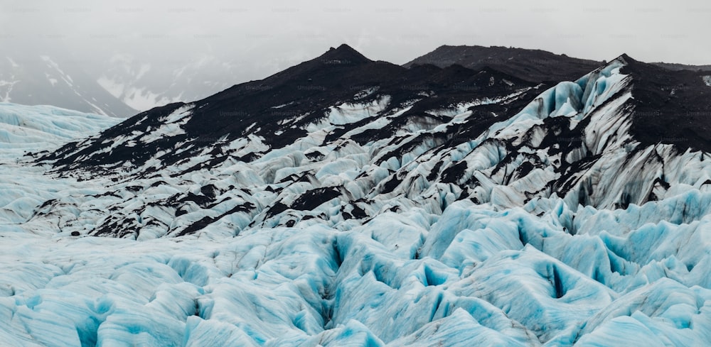 Una impresionante foto de Reikiavik en Islandia, que muestra la belleza helada y la naturaleza salvaje de la región