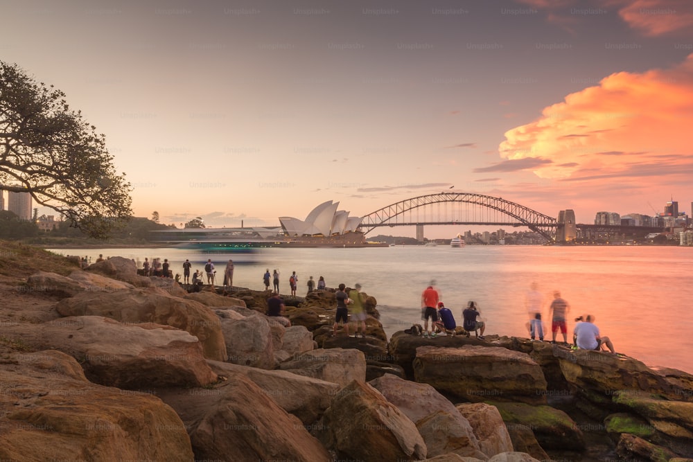 Uma bela foto da Sydney Opera House e da Sydney Harbor Bridge