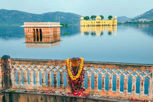 マンサーガル湖のウォーターパレス(ジャルマハル)。ジャイプール、ラジャスタン、インド。18世紀。宮殿ジャルマハル